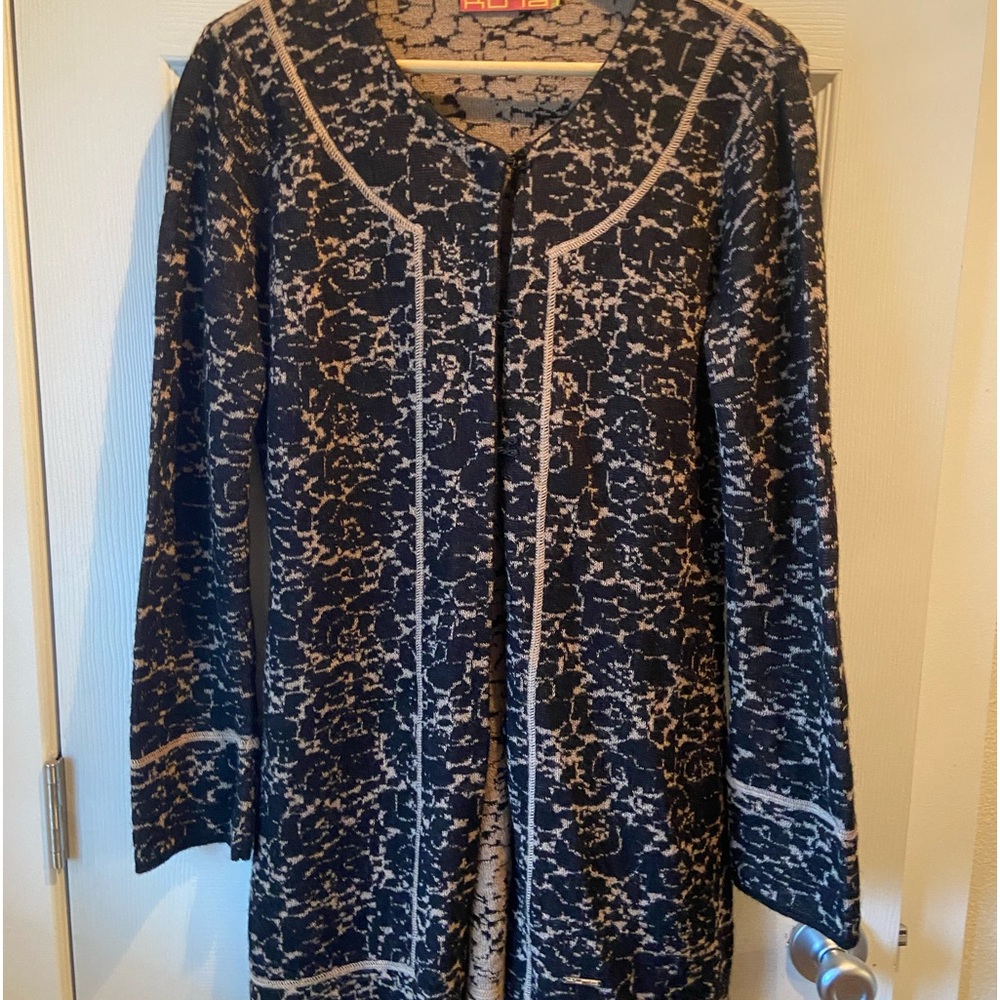 Kuna Women's Black and Cream Patterned Long Cardigan Sweater